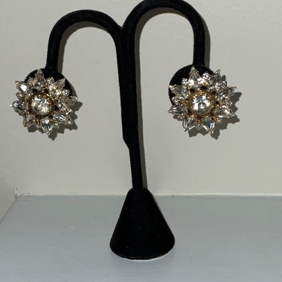 Retro Clip On Earrings Brilliantly Sparkly Stones and Gold-Tone Metal - Picture 2 of 12